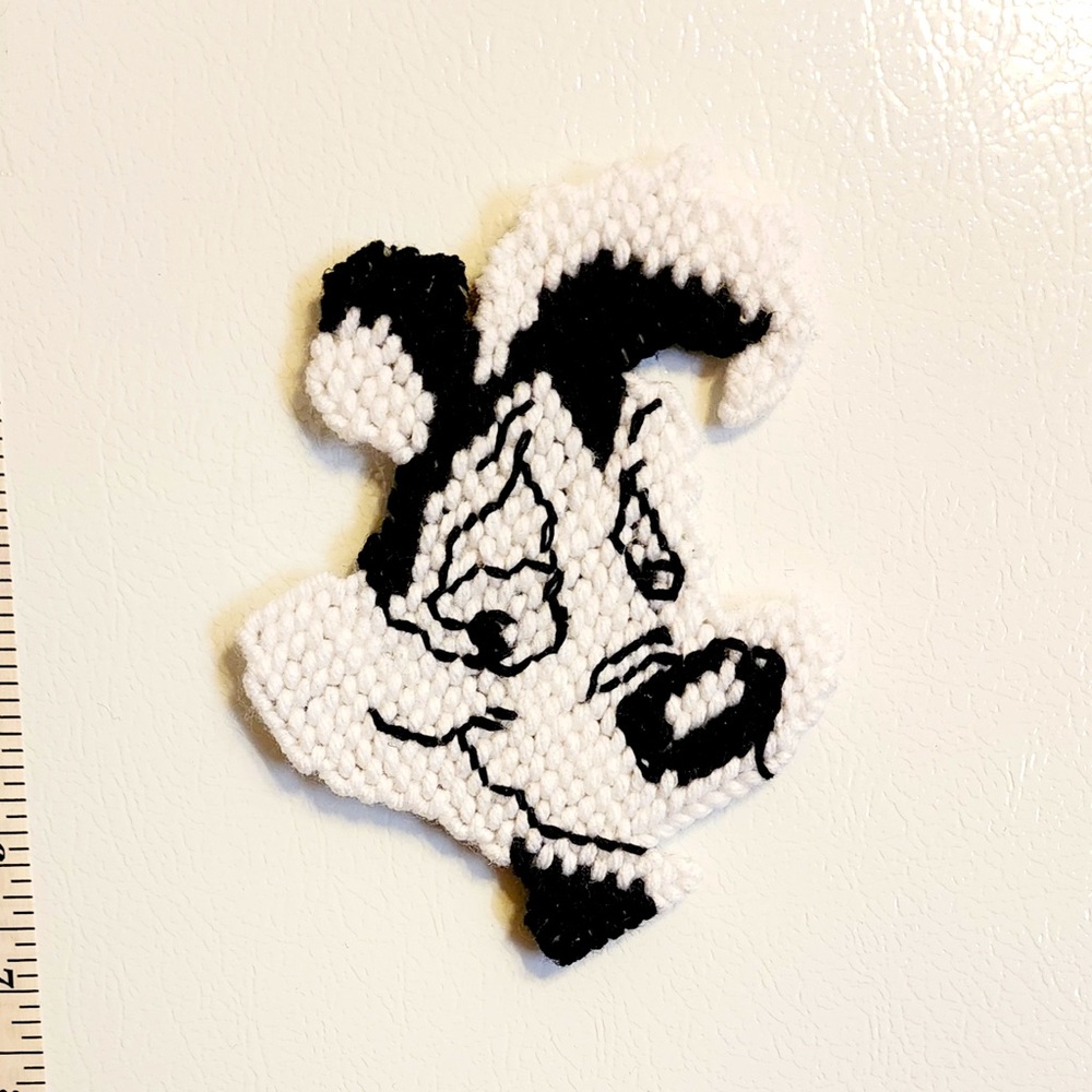 Refrigerator magnet of Pepe Le Pew. Made of plastic canvas and yarn. - Picture 1 of 1